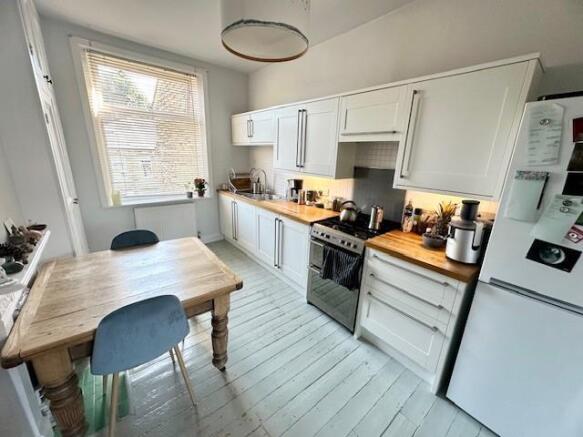 2 bed Flat to rent Image 5