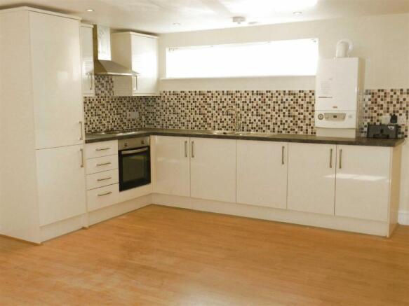 OPEN PLAN KITCHEN / LIVING ROOM