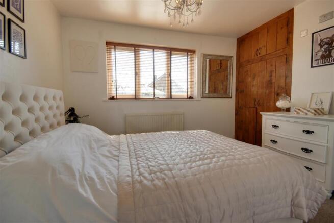 4 bed Detached for sale Image 11