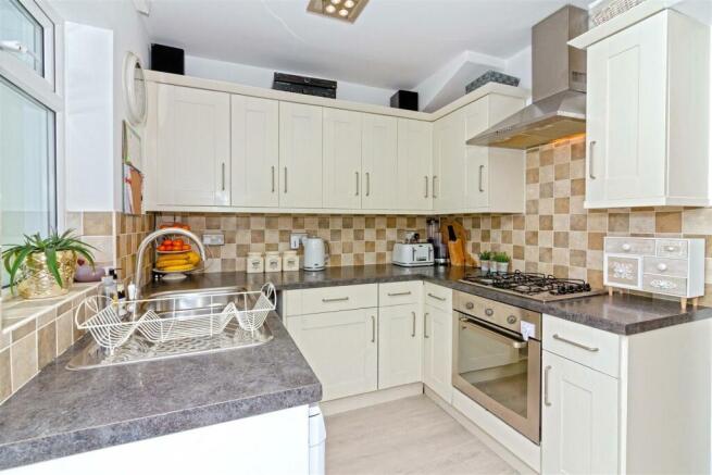 Kitchen 2.jpg