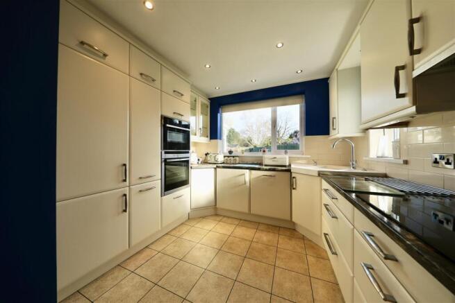 2 bed Detached Bungalow for sale Image 10
