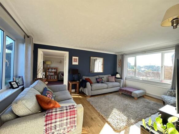 Living room 1.jpeg