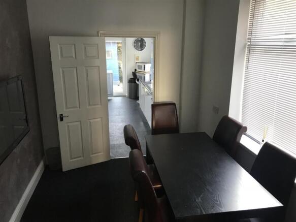 5 bed House Share to rent Image 4