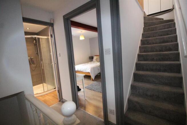 2 bed End of Terrace to rent Image 8