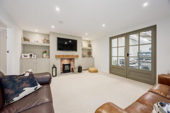 4 bed House for sale Image 8