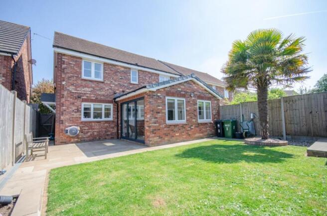 Rear garden pic 2.jpg
