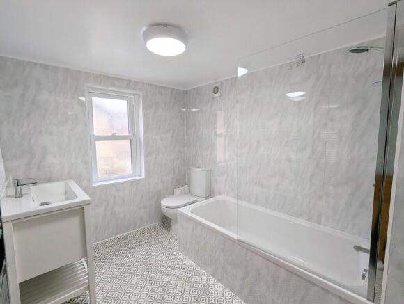4 bed Semi-Detached to rent Image 9