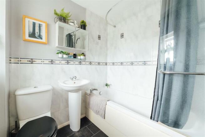 23 Queen Elizabeth Close, Shefford-17.jpg