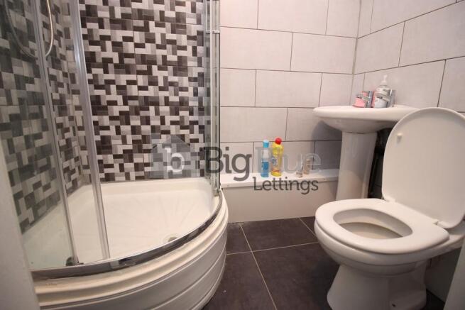 5 bed House Share to rent Image 12