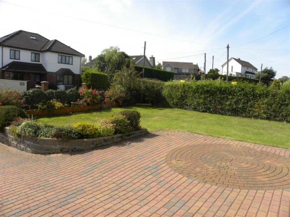 Pentyla front garden.JPG