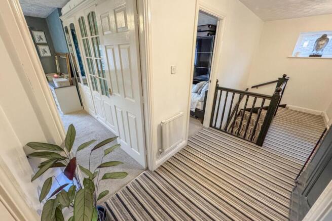 4 bed Detached for sale Image 9