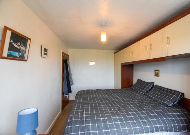 3 bed Terraced for sale Image 12