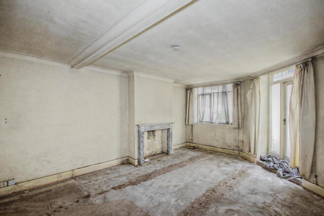 Flat E, 96 Gloucester Street, London, SW1V 4ED