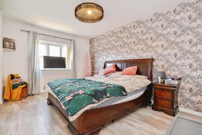 4 bed Detached for sale Image 8