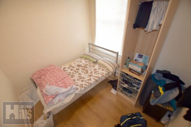 4 bed Terraced to rent Image 8