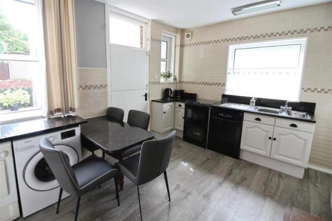 4 bed Terraced for sale Image 7