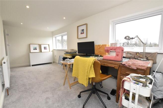3 bed Terraced for sale Image 10