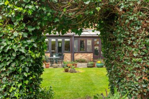 West End Lane, Esher, KT10