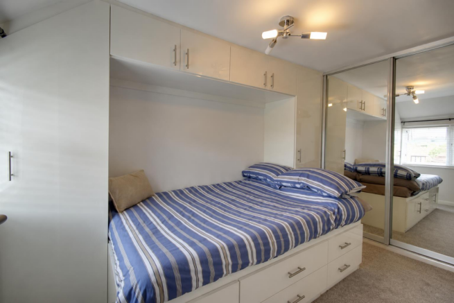 2 bed Terraced to rent Image 6