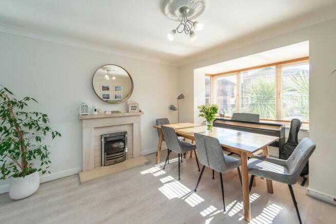 KITCHEN DINER AND LOUNGE