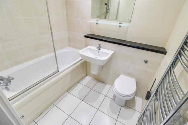 2 bed Ground Flat for sale Image 9