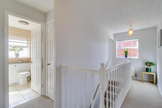 4 bed Detached for sale Image 6