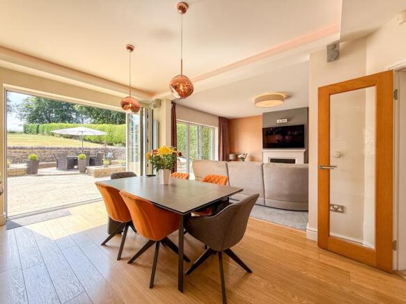 5 bed Detached for sale Image 7