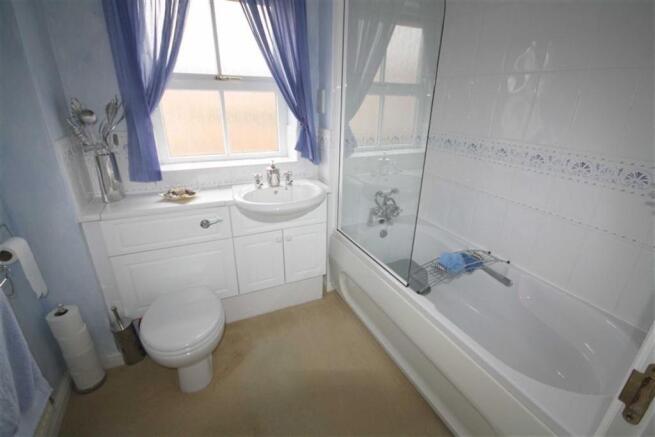 BATHROOM/WC