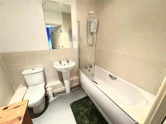 2 bed Flat for sale Image 5