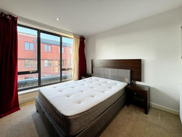 2 bed Apartment to rent Image 10