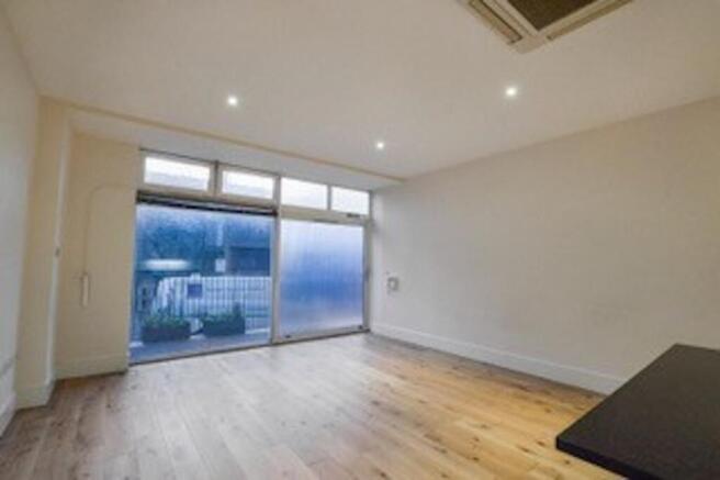 Unit 9, 9 Steedman Street photo 2.jpg