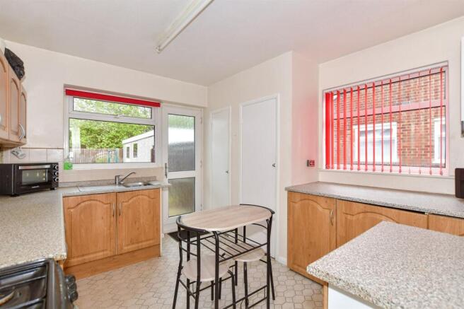 Kitchen/ Breakfast Room
