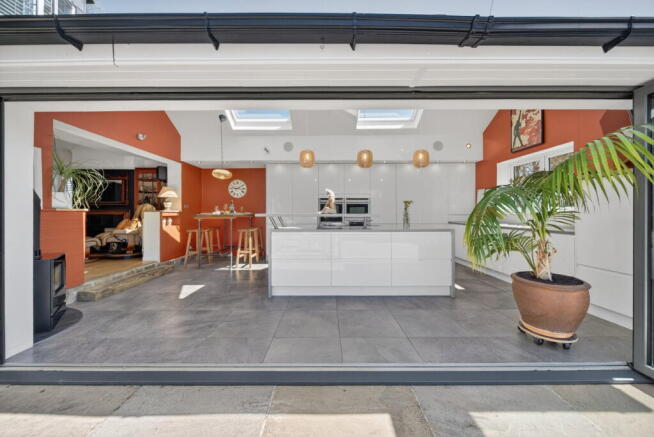 4 bed Detached for sale Image 6