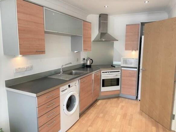 Princes Way, London, SW19 photo 4