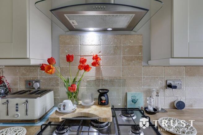 4 bed Semi-Detached for sale Image 8
