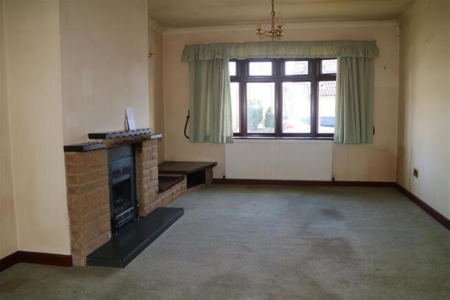 LOUNGE/DINING ROOM