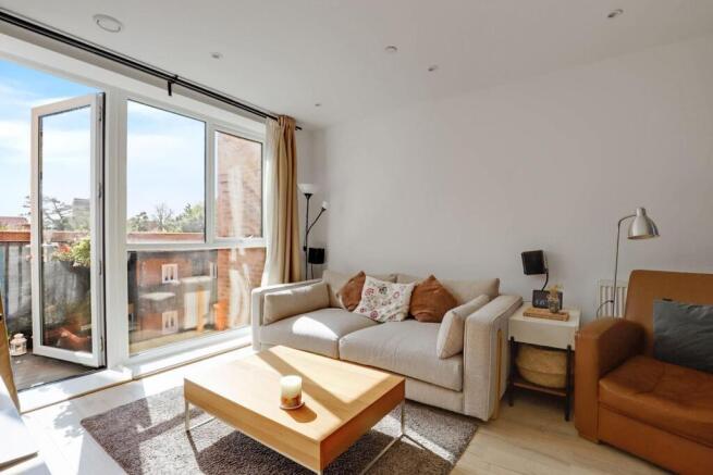 12-42fcJHPropWorld - 14 Percy Mansions - 14-medium