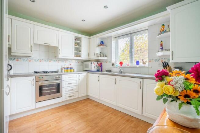 2 bed Apartment for sale Image 5