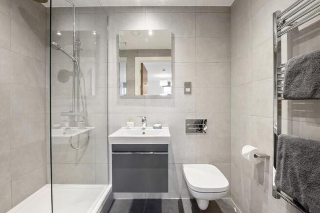 3 bed Flat to rent Image 7