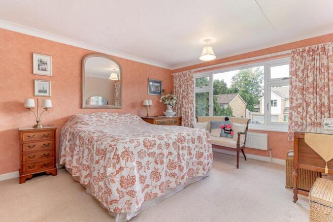 4 bed Detached for sale Image 9
