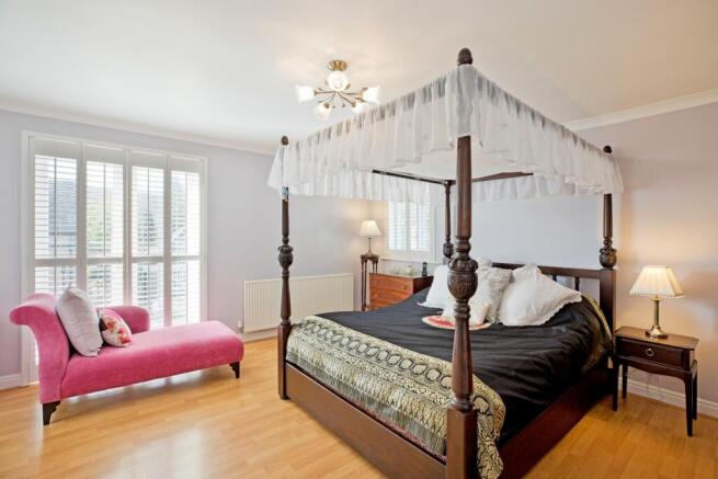 4 bed Detached for sale Image 5