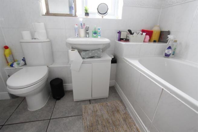 Family Bathroom.JPG