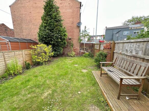 2 bed End of Terrace to rent Image 9
