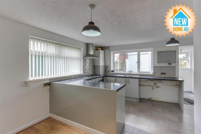 KITCHEN / DINING ROOM: