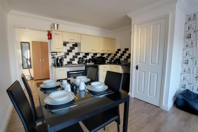 Lounge/Kitchen