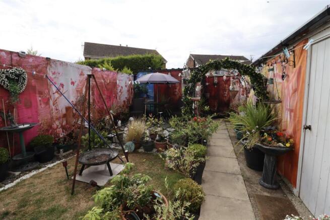 2 bed Semi-Detached for sale Image 9