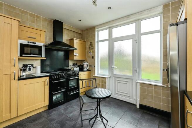4 bed Semi-Detached for sale Image 7