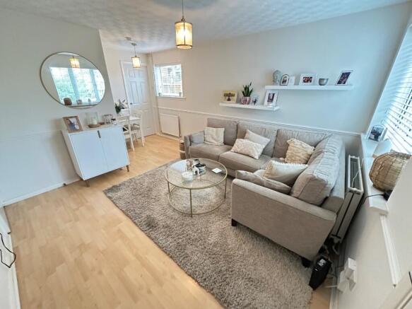 Claverley Green, Luton, Bedfordshire, LU2 8TB photo 2