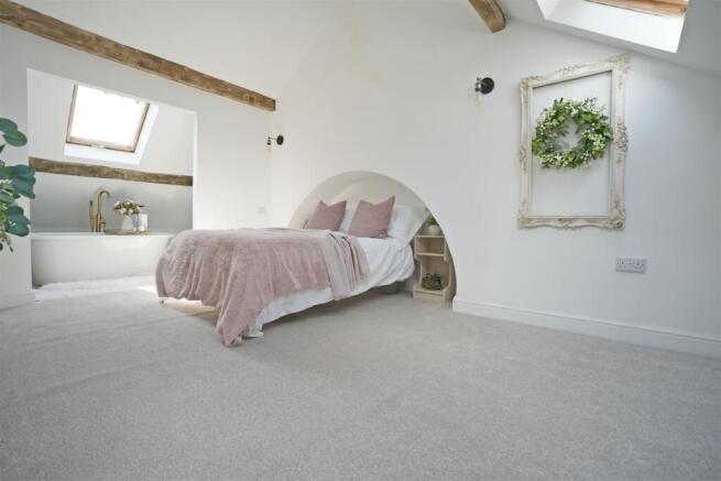 3 bed Terraced for sale Image 4