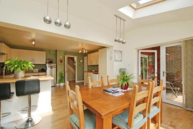 3 bed Semi-Detached for sale Image 10